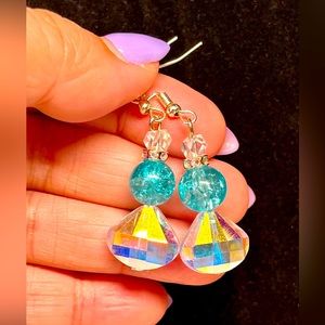 Pretty blue rock Crystal earrings-high shine Aurora Borealis